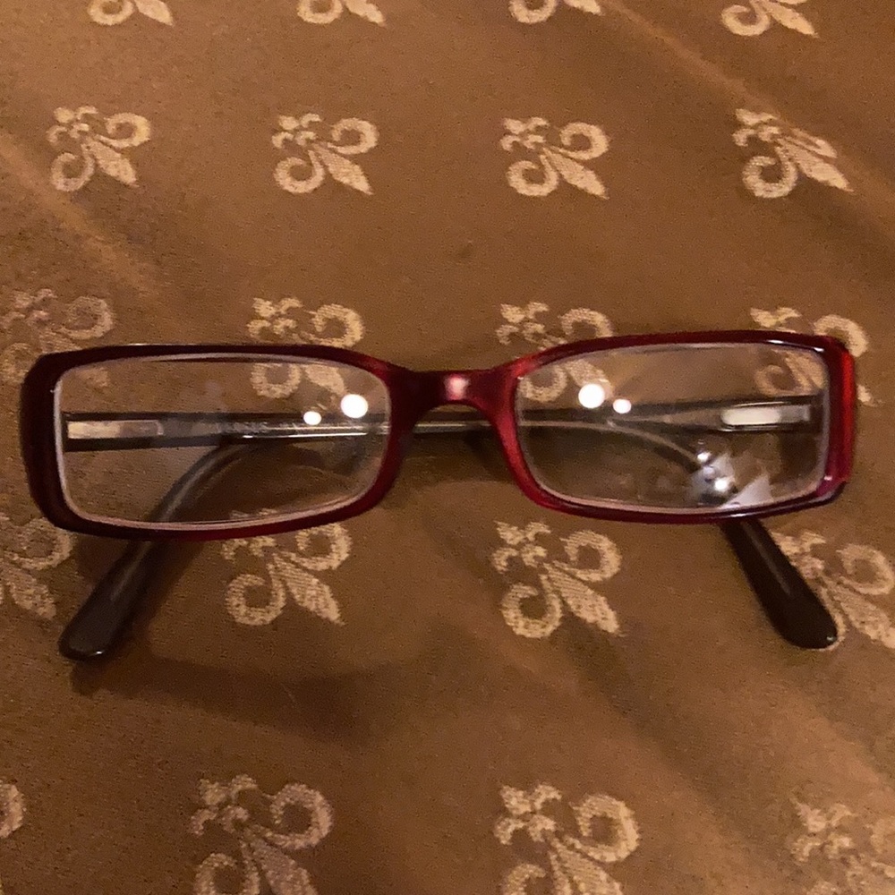 Versus Red Glasses